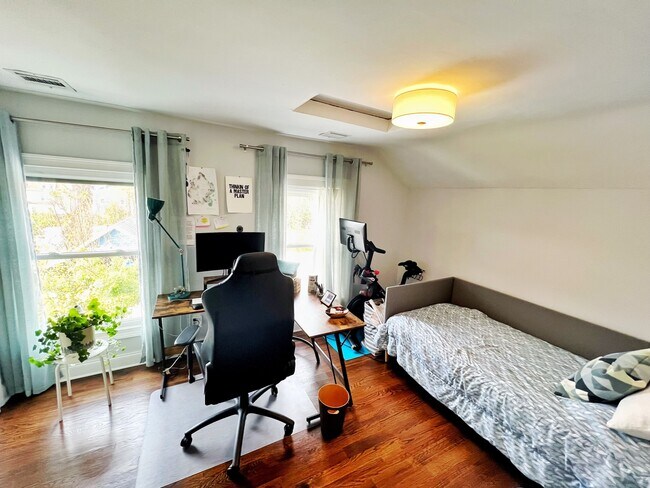 Building Photo - 70 Grove St