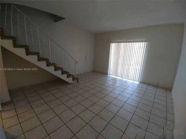 Building Photo - 1305 W 53rd St