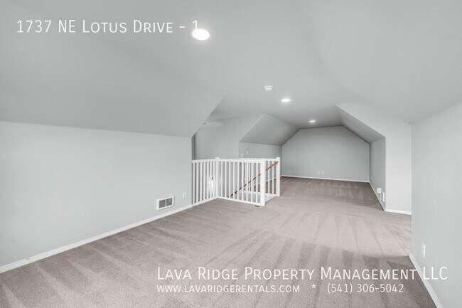 Building Photo - 1737 NE Lotus Dr
