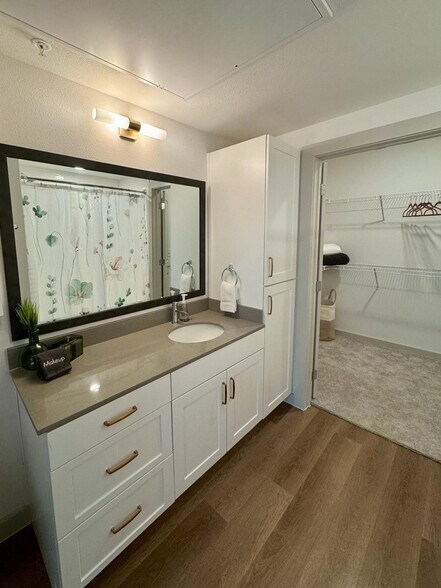 Building Photo - 1301 Leah Ave