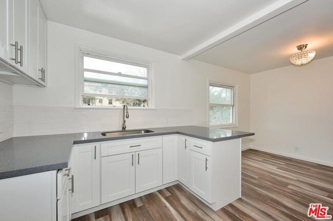 Kitchen - 2059 W 104th St