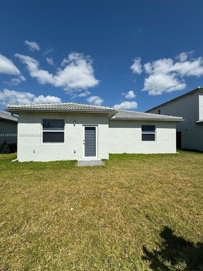 Building Photo - 16124 SW 148th Pl