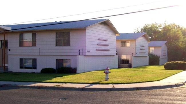Primary Photo - B.R. Fishburn Apartments