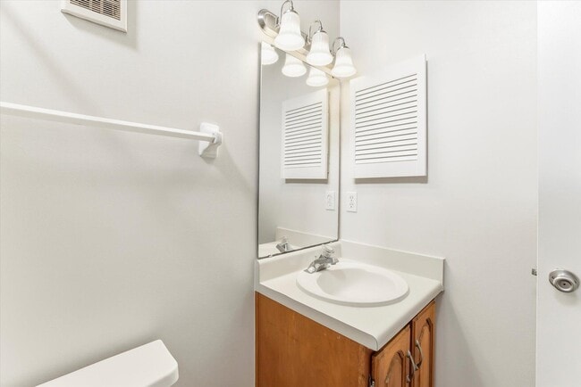 Building Photo - 2658 Millbank Dr