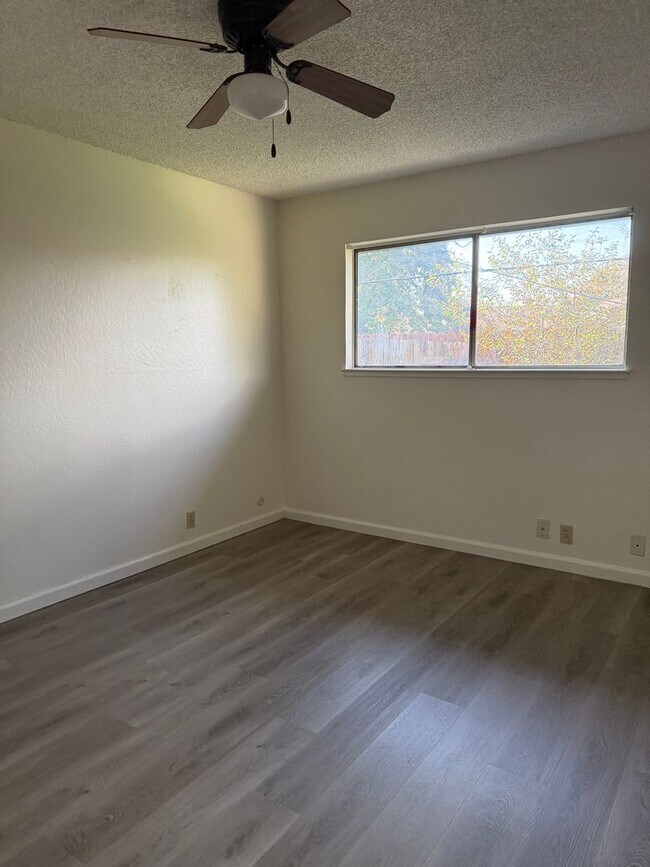 Building Photo - Renovated 3BD/2BA on Quiet Cul-de-Sac