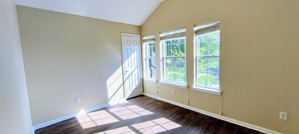 Building Photo - 2114 Hawks Rd