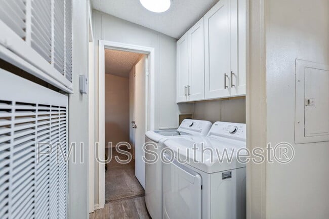 Building Photo - 437 Riverfront Dr