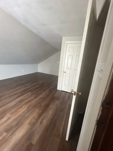 New floors! - 31 Boltwood Walk