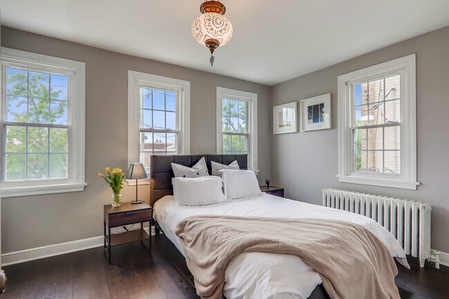 Building Photo - 513 Somerset Pl NW