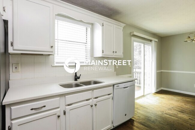 Building Photo - 3 Bedroom Pet-Friendly Home in DOUGLASVILLE, GA with Main Street Renewal