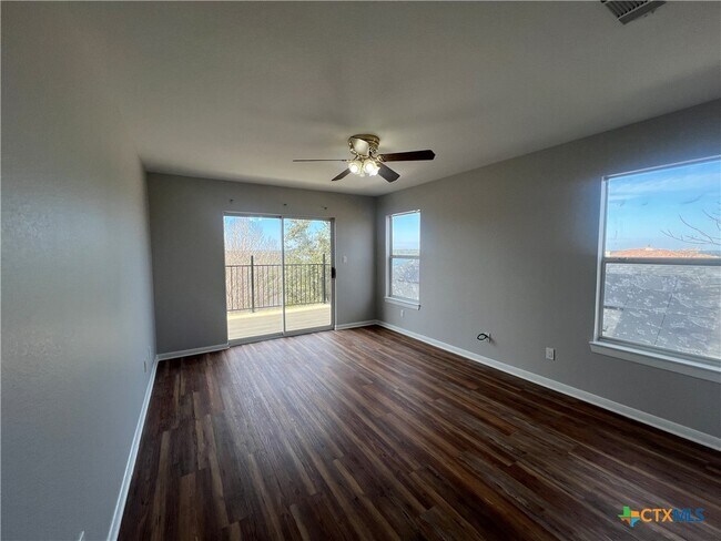 Building Photo - 5899 Denmans Loop