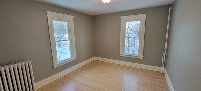Building Photo - AVAILABLE NOW - 4 Bedroom with garage