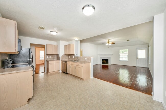 Building Photo - 16134 Coleburn Dr