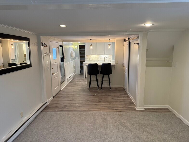 Building Photo - 202 S Catherine St