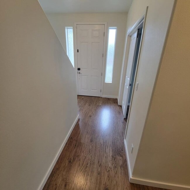Building Photo - 4 Bedroom plus den, Lacey/Meridian Campus Home for Rent
