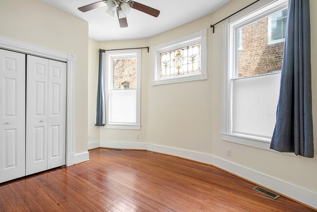 Building Photo - $2,890 / 2 br / 2 ba / 1,400 sqft