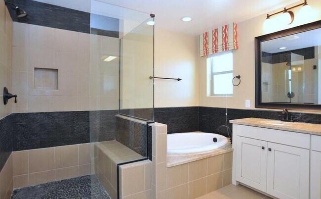 Building Photo - Stunning Executive Home (former model) in ...