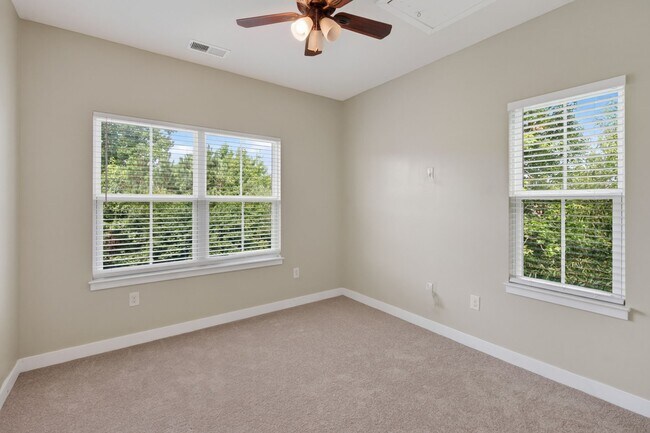 Building Photo - 949 Centurion Cir