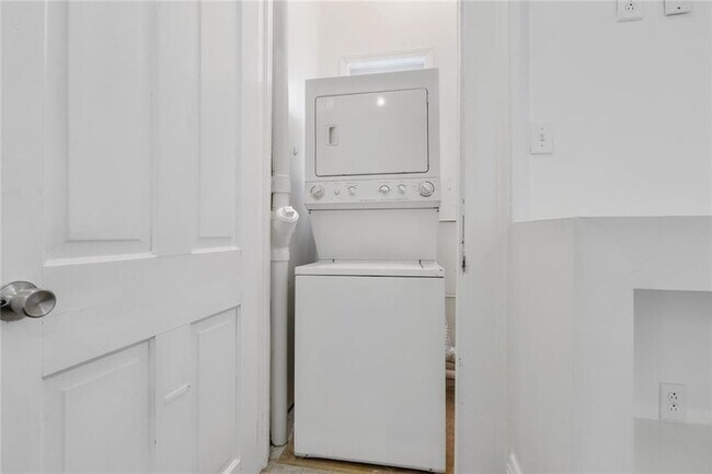 Building Photo - 1625 Second Street Unit 2