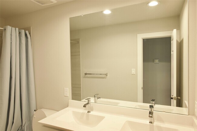 Building Photo - 3207 Tilley Dr