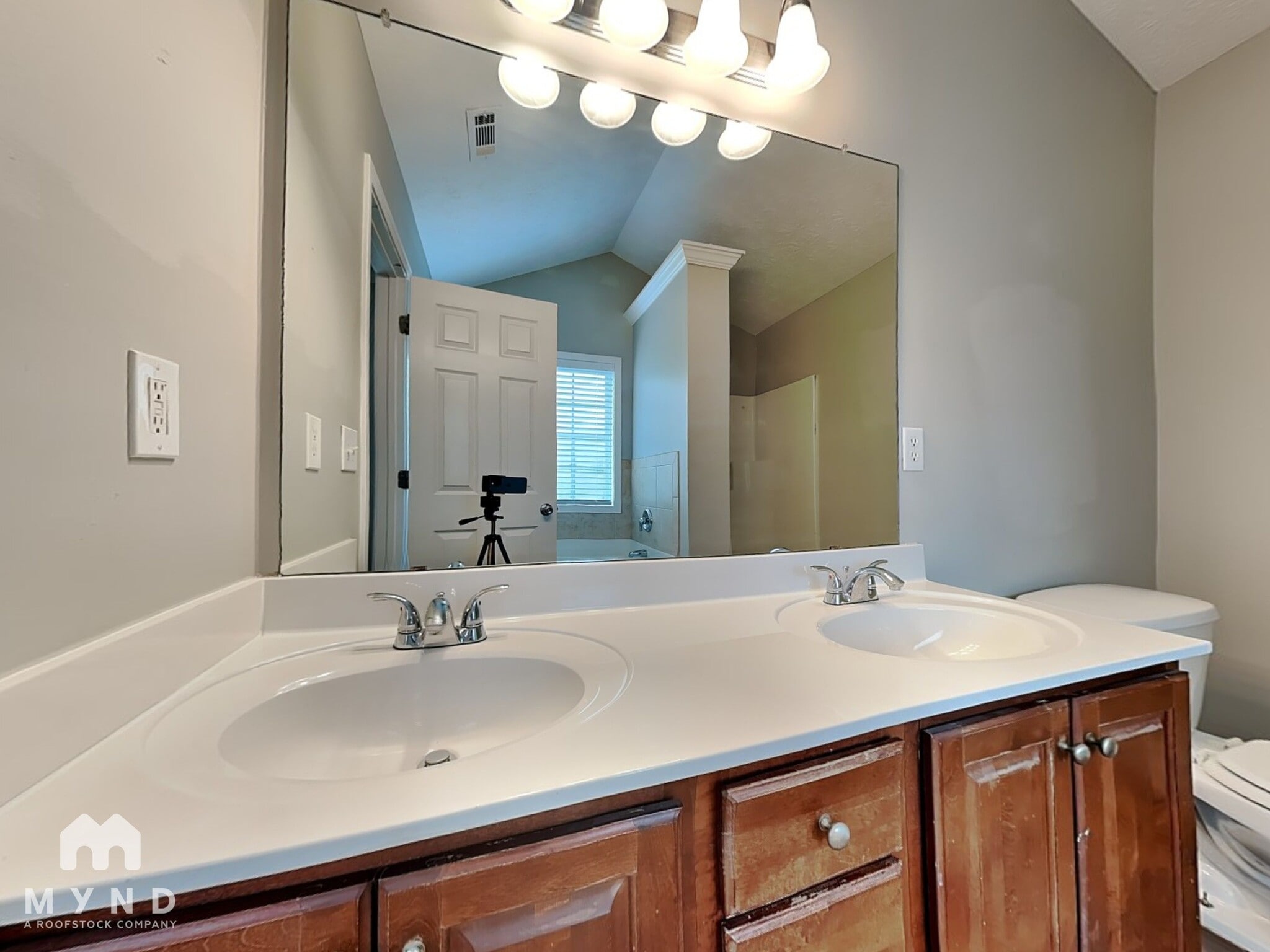 Building Photo - 158 Mcarthur Dr