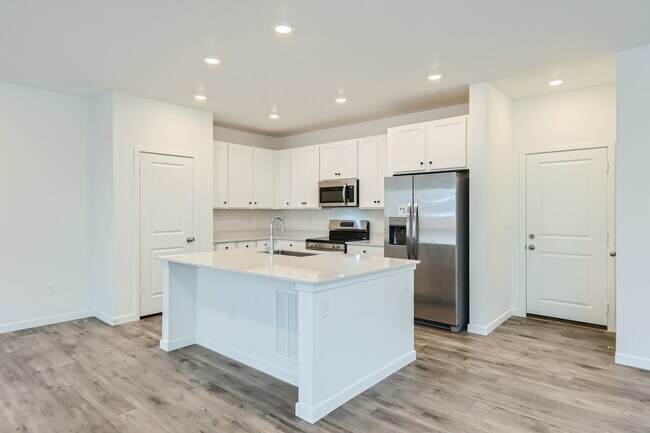 Building Photo - 637 Thistle Pl