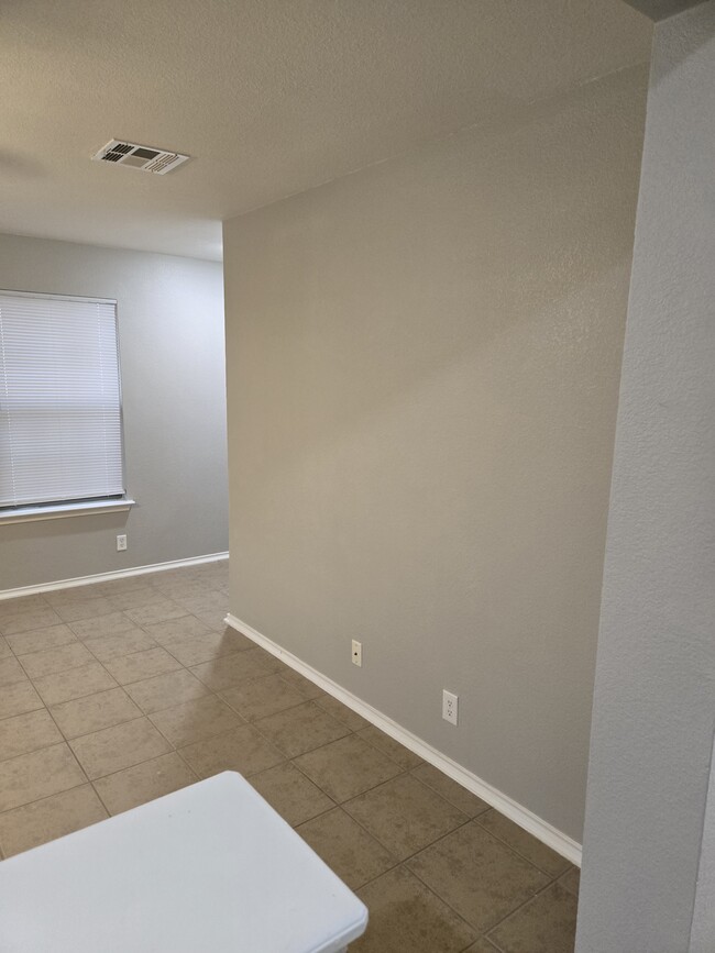 Building Photo - 210 Calixto Ct