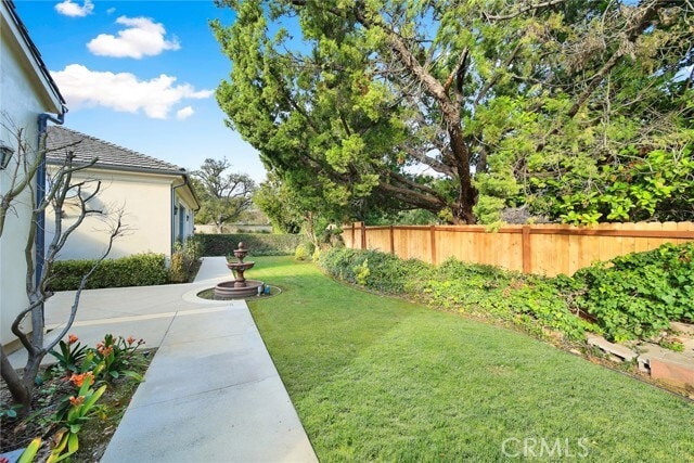 Building Photo - 1716 Alta Oaks Dr