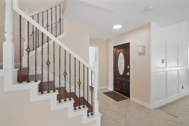 Building Photo - 907 Dominion Dr