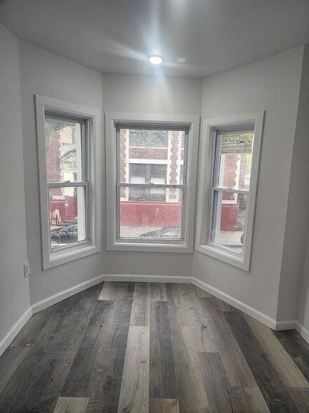 Building Photo - 1346 Robbins Rd