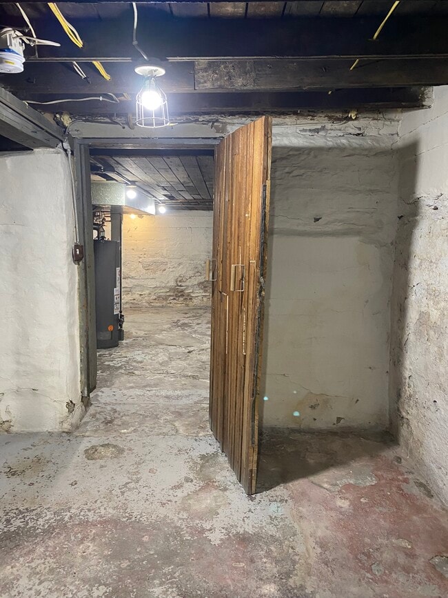 Building Photo - 303 Webster St