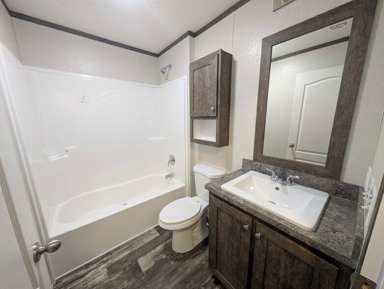 Building Photo - 38055 Leverette Ave