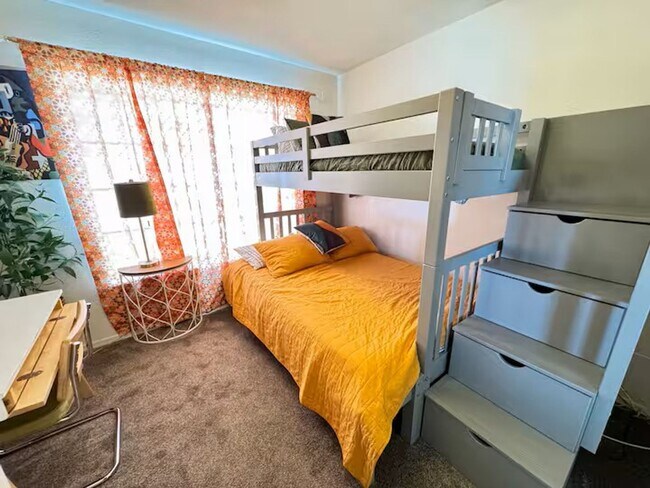 Building Photo - Perfect Vacation Getaway