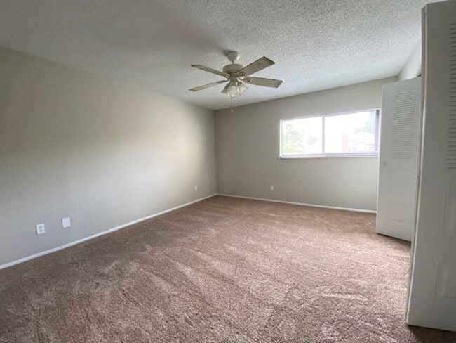 Building Photo - Daytona Beach 2/2.5 townhome