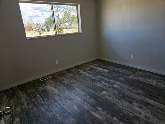 Building Photo - 50 S 200 W