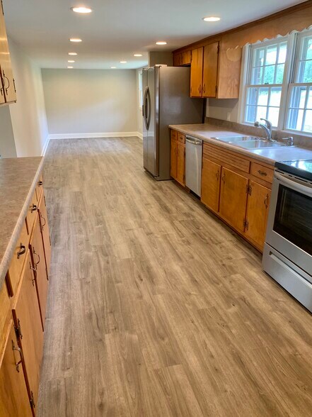 Kitchen & Dining Room - 250 Bailey Mill Rd