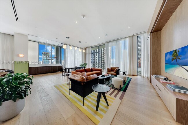 Building Photo - 11 NE 6th St