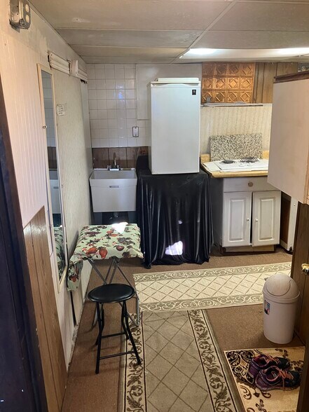 Sufficient refrigeration, cook ability - 764 Lenore Ln