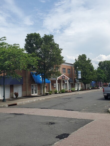 Building Photo - 217 3rd St