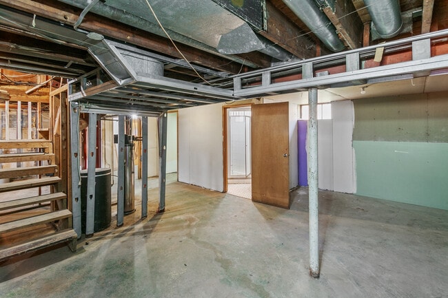 Building Photo - 14336 Harrison Ave