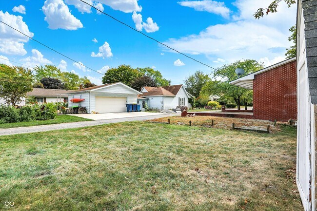 Building Photo - 303 E 4th St