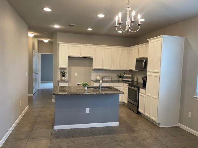 Building Photo - 711 Rolling Oak Dr