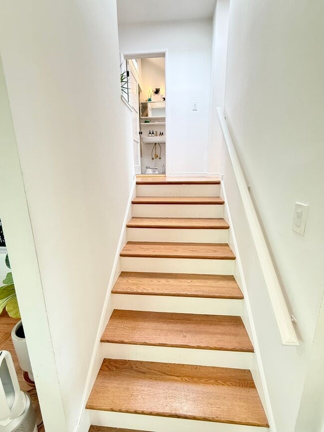Building Photo - Beautifully Remodeled Westlake Home