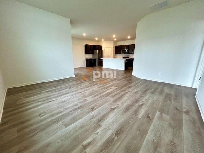 Building Photo - 10360 Blaine St
