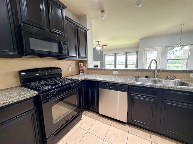 Building Photo - 905 Golden Bear Ln