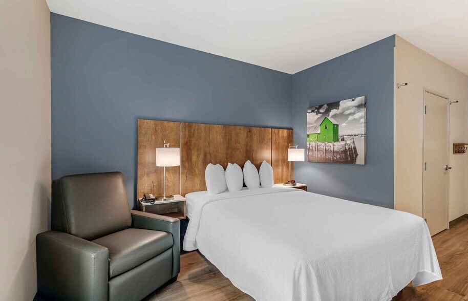 Building Photo - Furnished Studio-Jacksonville - Airport