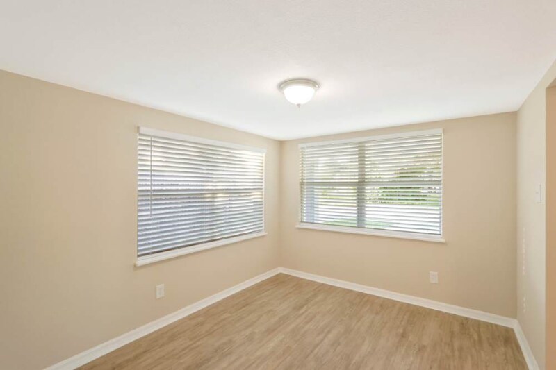 Building Photo - 27296 Sunnybrook Rd