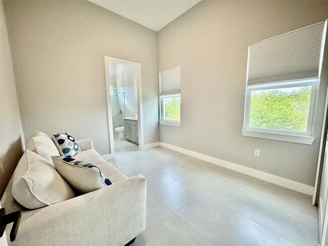 Building Photo - 15109 Aquarius Cir