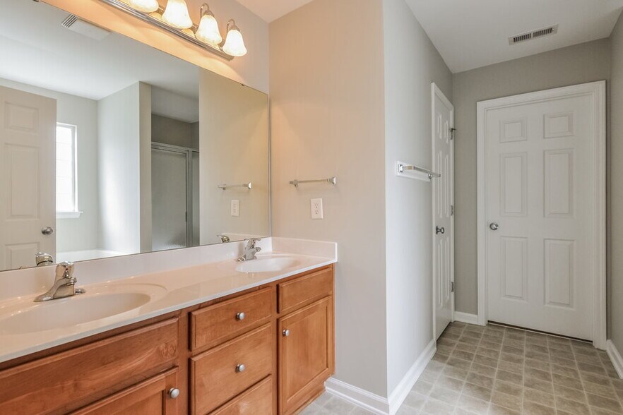 Building Photo - 1452 Cairo Way