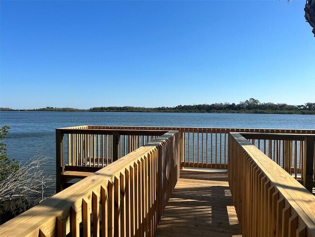 Building Photo - 325 River Front Way